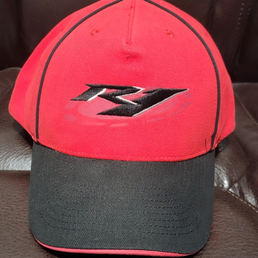 YAMAHA R1 HAT